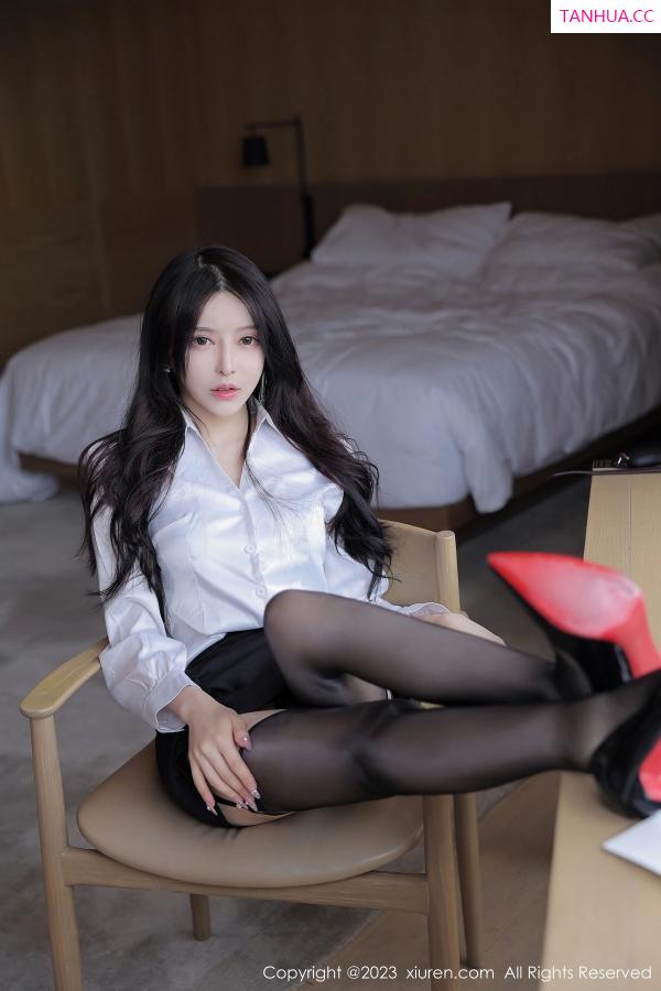 吴玉 玉兔miki [XiuRen]高清写真图 2023.05.30 No.6824 玉兔miki 黑丝美腿第18张图片